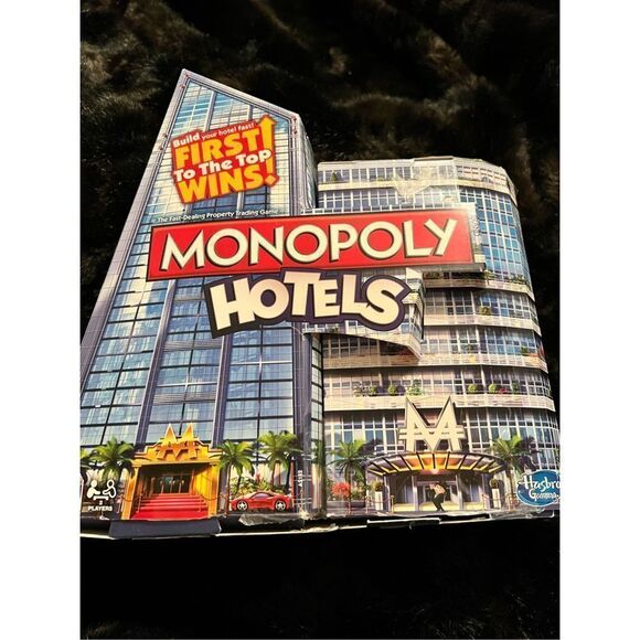 2012 Hasbro Monopoly Hotels - The Fast Dealing Property Trading Game - Picture 1 of 3